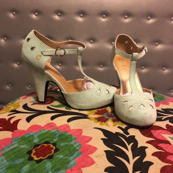 Mint heels size 8 - Picture 2 of 5